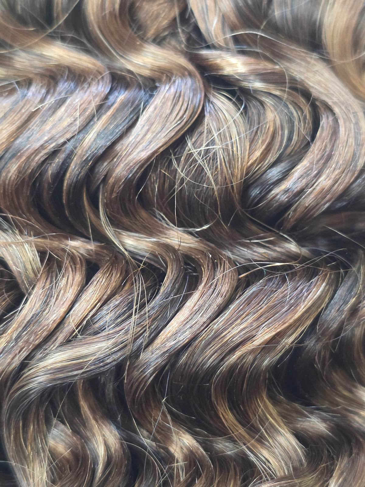 Unique Wiiv Gold Premium Quality Deep Wave Extensions.